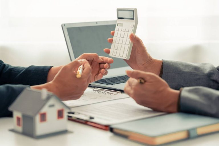 Comment alléger vos remboursements grâce au rachat de crédits ?